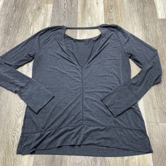 GAP Fit Round Neck Keyhole Back Grey Pullover Long Sleeve Shirt Women's Large - Picture 4 of 10